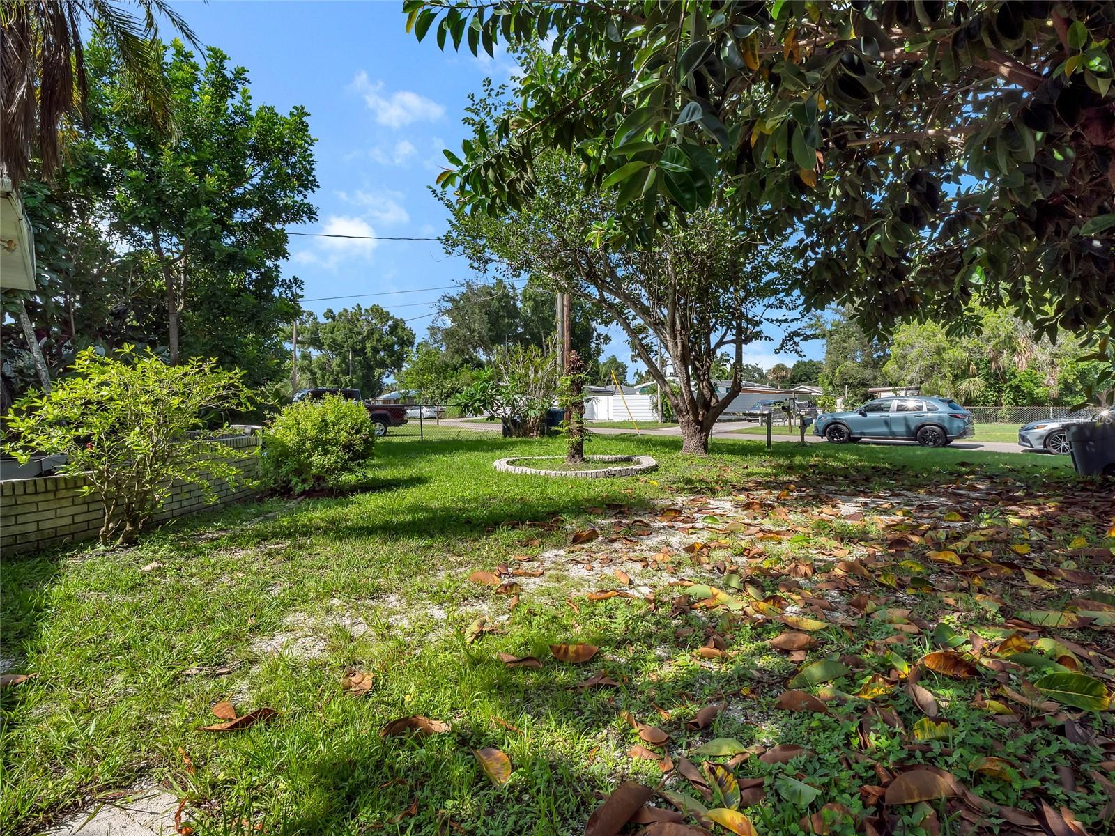 4863 VICTORIA AVENUE, SARASOTA, FL, 34233 4 4863 VICTORIA AVENUE