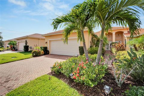 A home in WIMAUMA