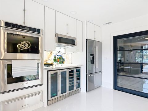 Tiny photo for 823 SW Kings Bay Drive, Crystal River, FL 34429 (MLS # TB8467854)