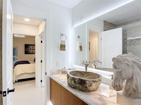 Tiny photo for 823 SW Kings Bay Drive, Crystal River, FL 34429 (MLS # TB8467854)