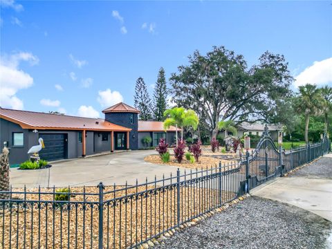 Tiny photo for 823 SW Kings Bay Drive, Crystal River, FL 34429 (MLS # TB8467854)