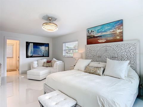 Tiny photo for 823 SW Kings Bay Drive, Crystal River, FL 34429 (MLS # TB8467854)