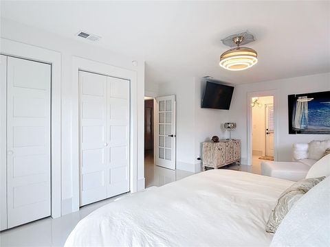 Tiny photo for 823 SW Kings Bay Drive, Crystal River, FL 34429 (MLS # TB8467854)