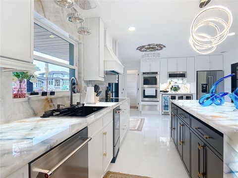 Tiny photo for 823 SW Kings Bay Drive, Crystal River, FL 34429 (MLS # TB8467854)