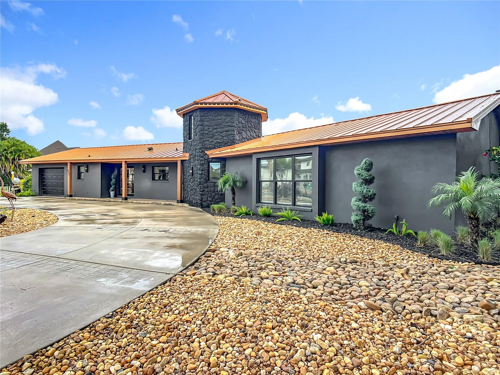 823 SW KINGS BAY DRIVE