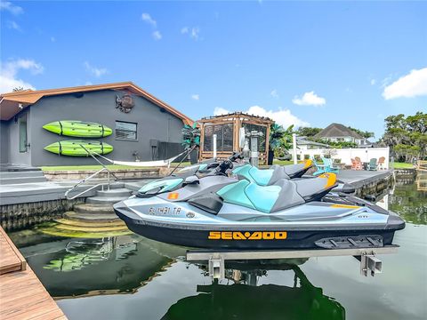 Tiny photo for 823 SW Kings Bay Drive, Crystal River, FL 34429 (MLS # TB8467854)