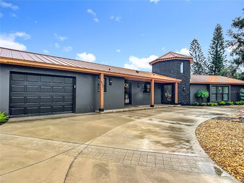 Tiny photo for 823 SW Kings Bay Drive, Crystal River, FL 34429 (MLS # TB8467854)