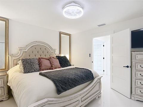 Tiny photo for 823 SW Kings Bay Drive, Crystal River, FL 34429 (MLS # TB8467854)