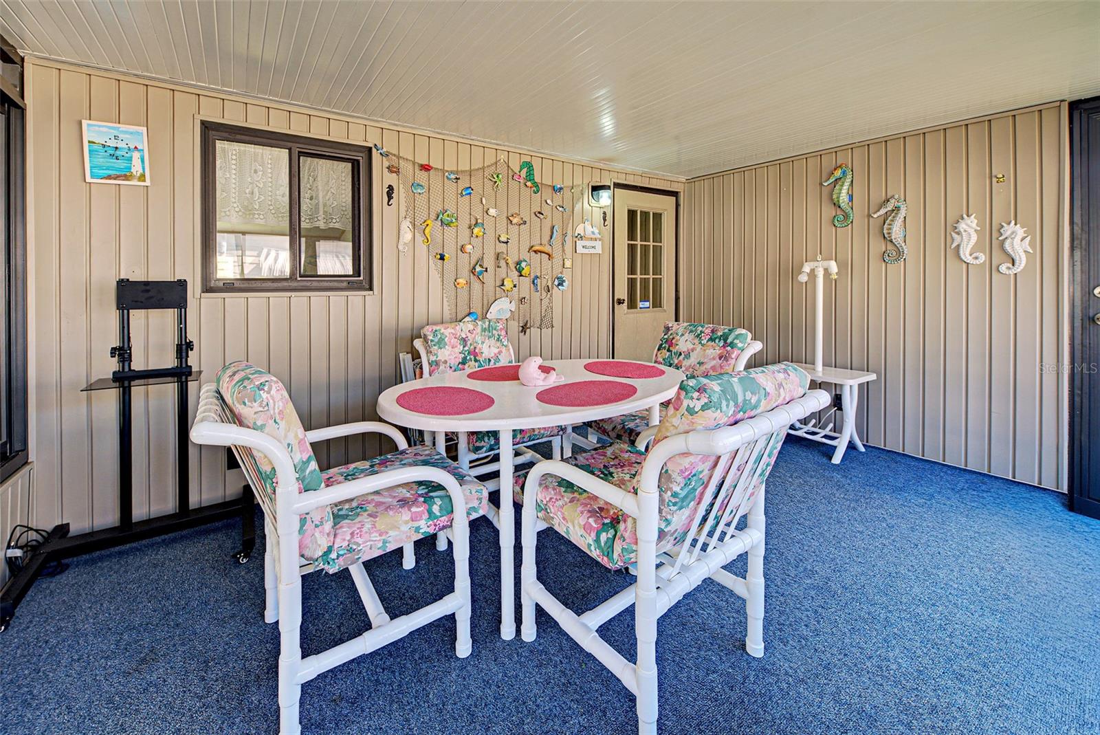 POLYNESIAN VILLAGE - Residential