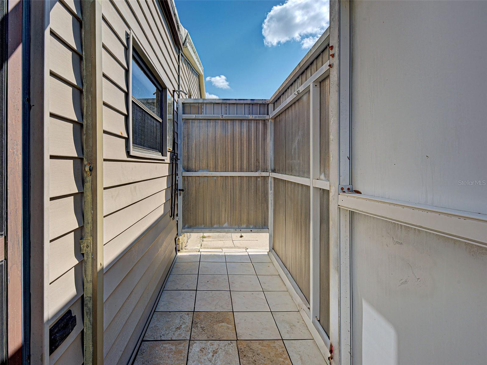 POLYNESIAN VILLAGE - Residential