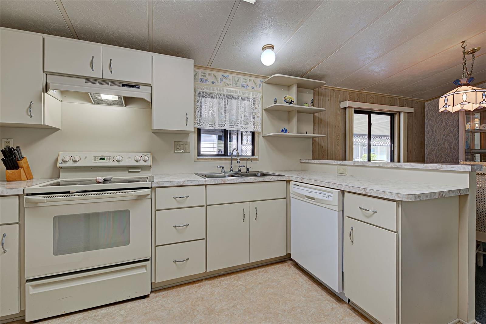 POLYNESIAN VILLAGE - Residential