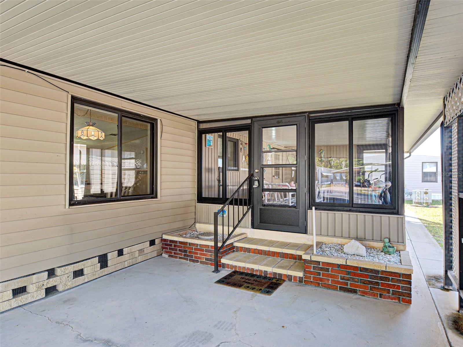 POLYNESIAN VILLAGE - Residential