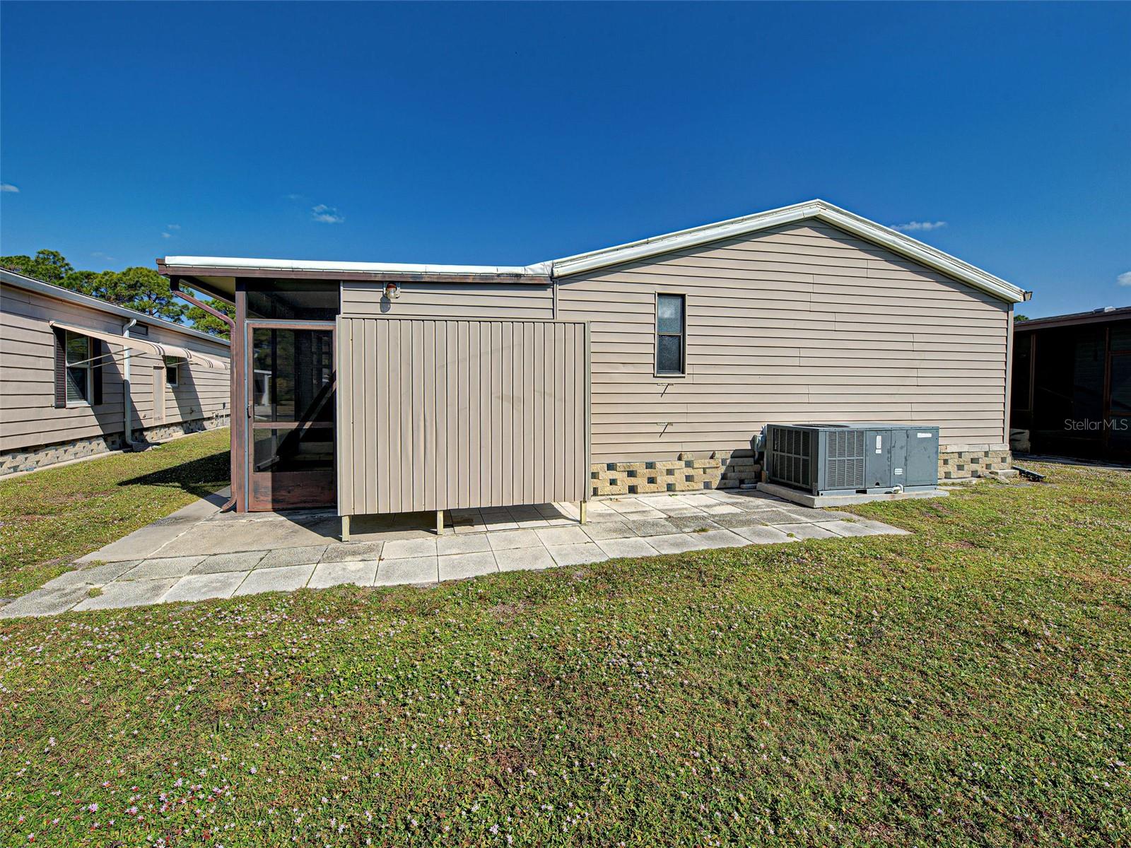 POLYNESIAN VILLAGE - Residential
