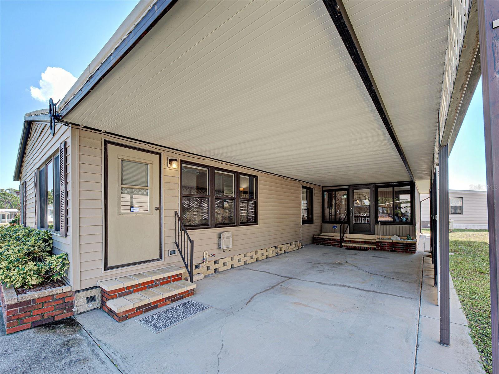 POLYNESIAN VILLAGE - Residential