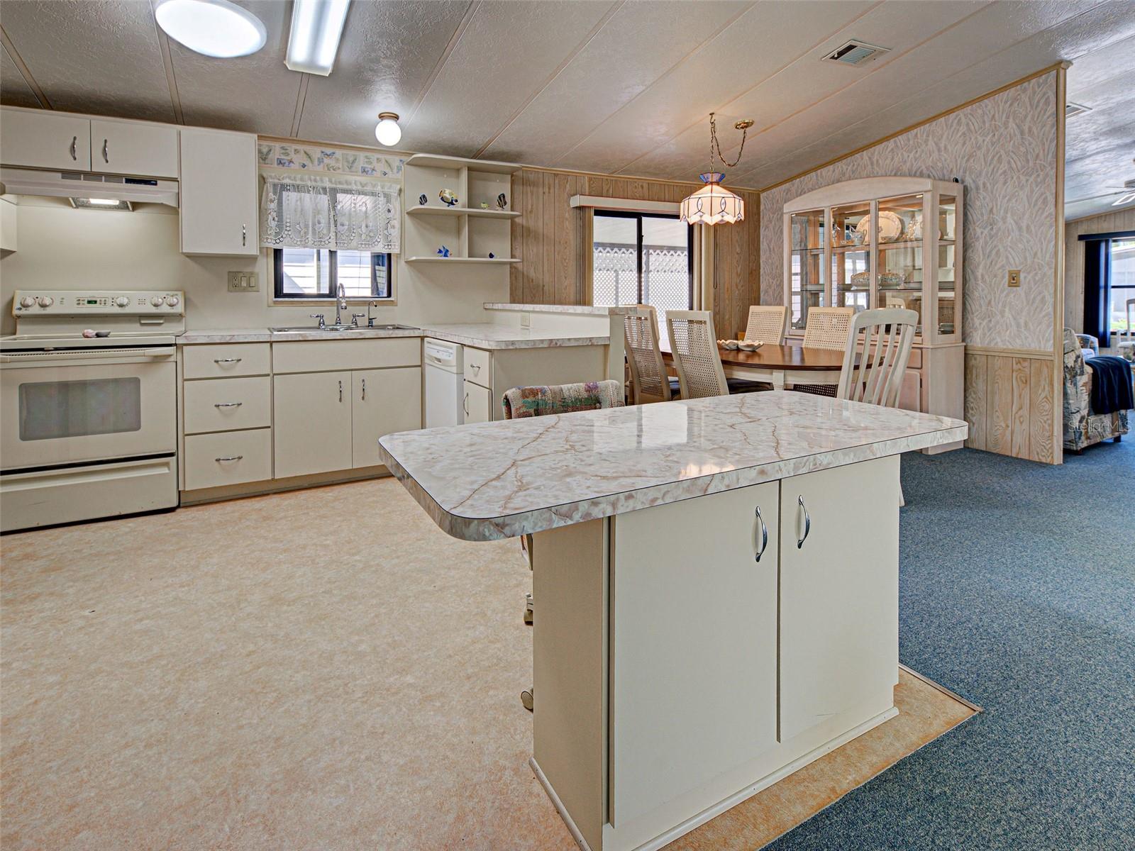 POLYNESIAN VILLAGE - Residential