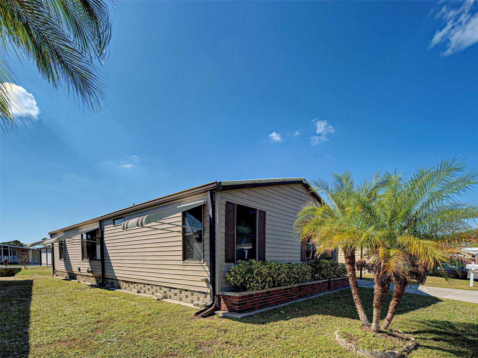 POLYNESIAN VILLAGE - Residential