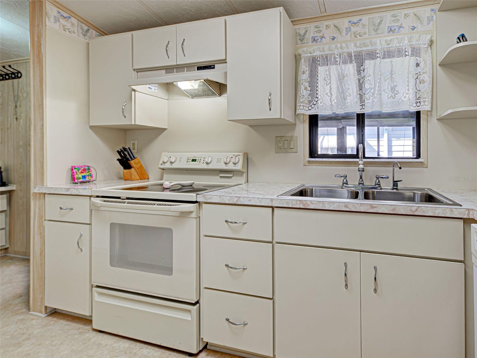 POLYNESIAN VILLAGE - Residential