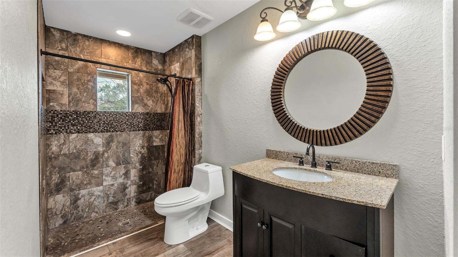 MOUNTAIN LAKE - Residential