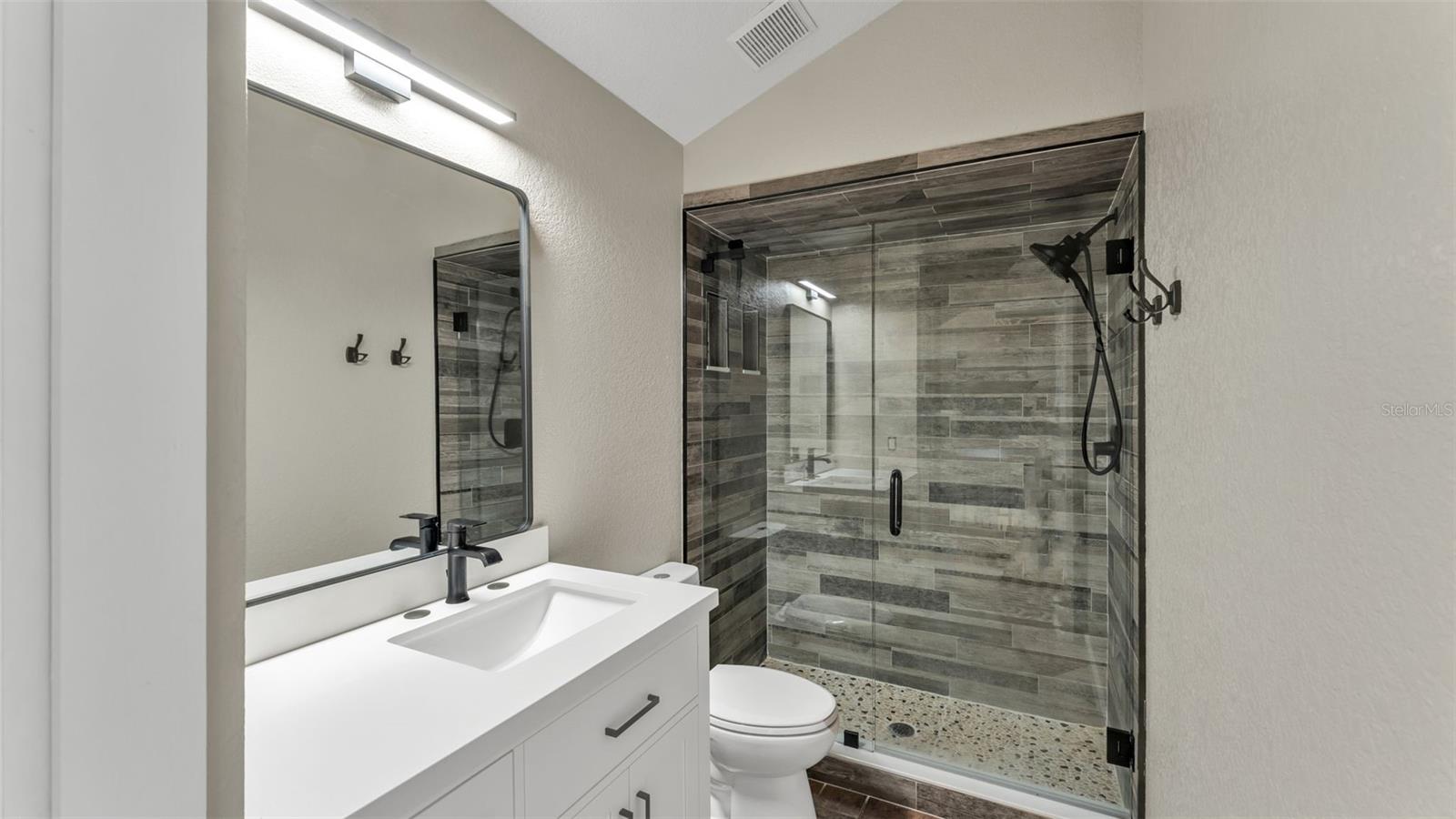 MOUNTAIN LAKE - Residential