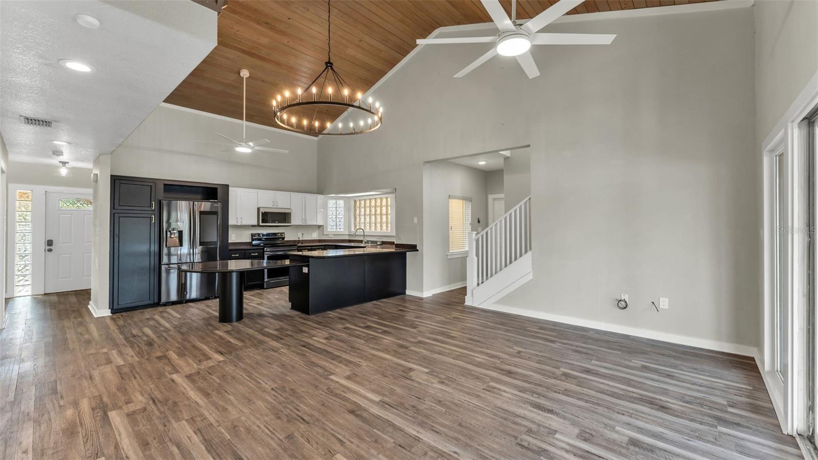 MOUNTAIN LAKE - Residential