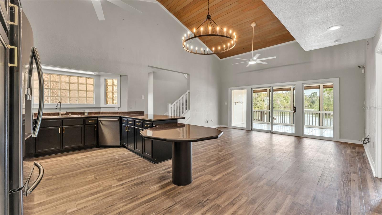 MOUNTAIN LAKE - Residential