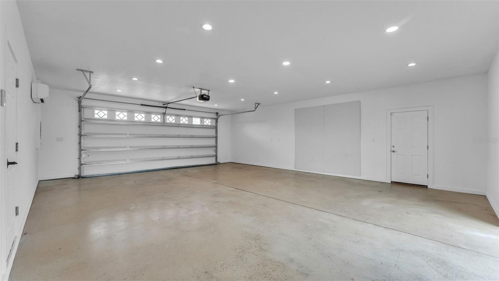 MOUNTAIN LAKE - Residential