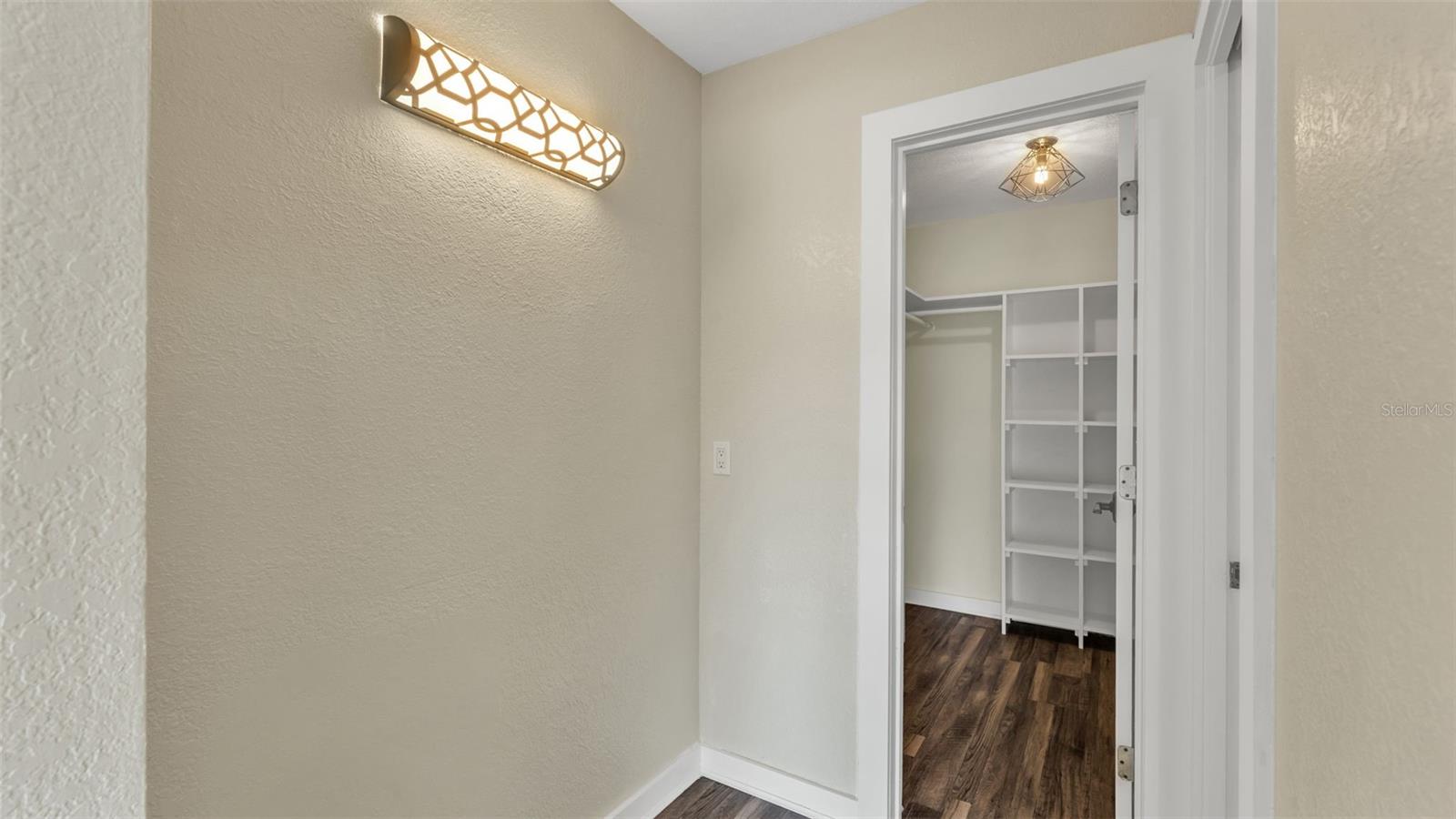 MOUNTAIN LAKE - Residential