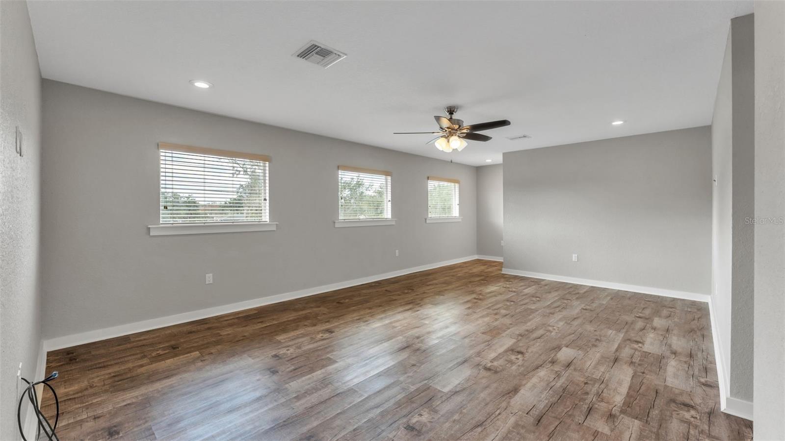 MOUNTAIN LAKE - Residential