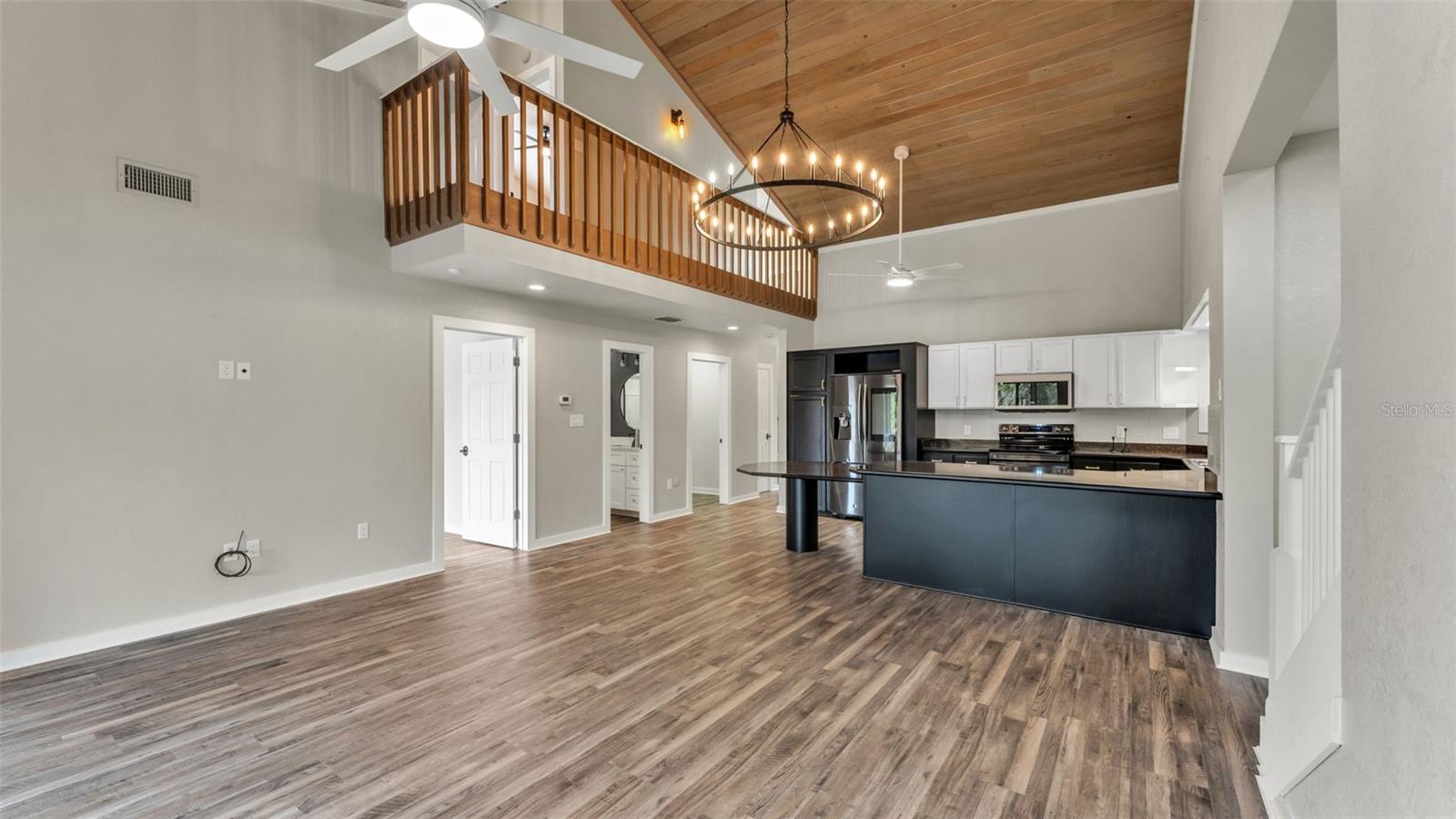 MOUNTAIN LAKE - Residential