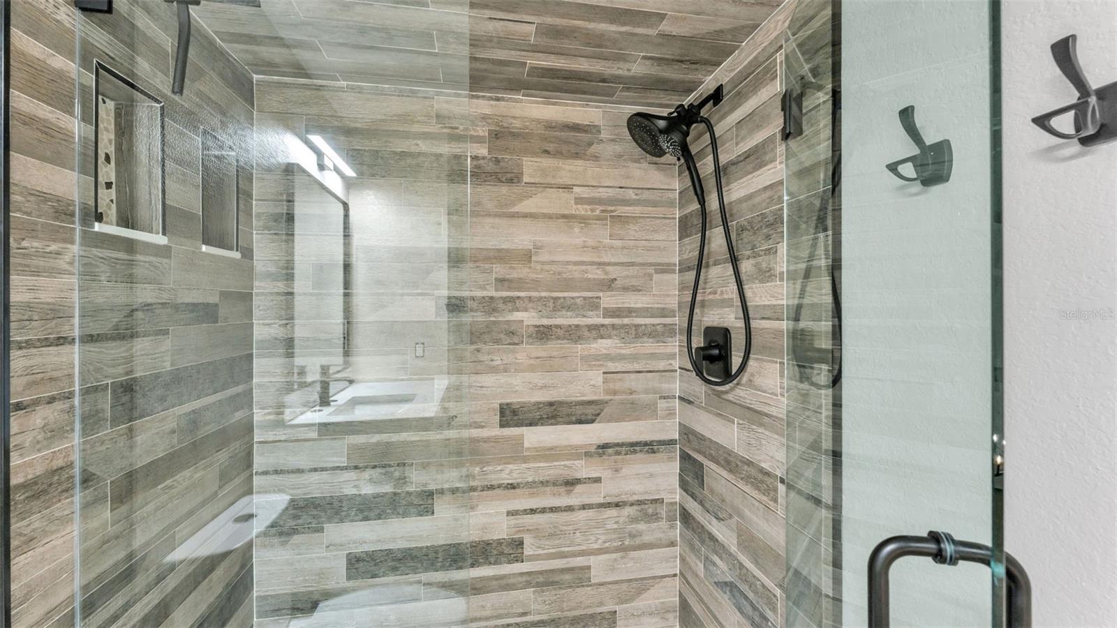 MOUNTAIN LAKE - Residential