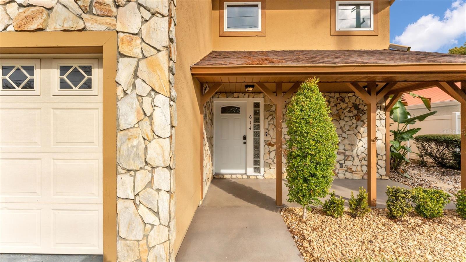 MOUNTAIN LAKE - Residential