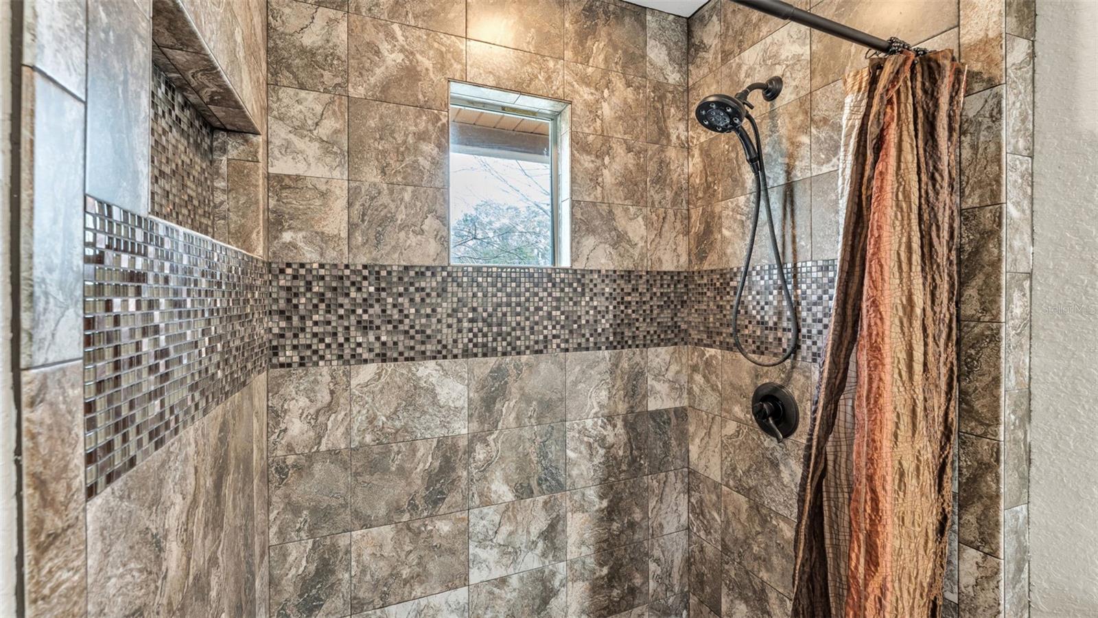 MOUNTAIN LAKE - Residential