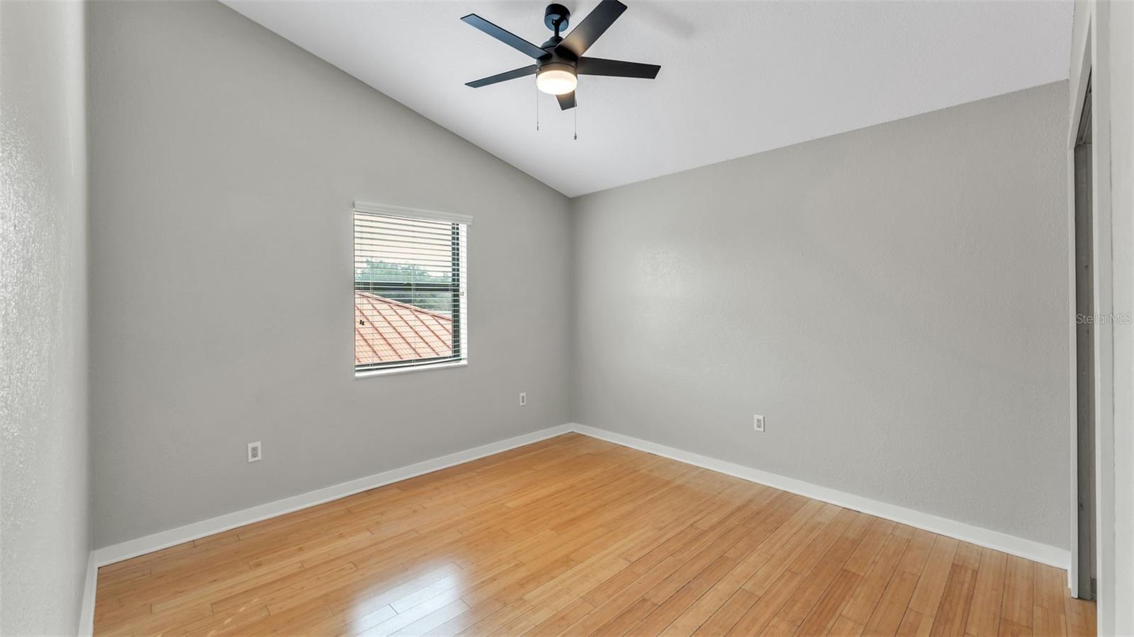 MOUNTAIN LAKE - Residential