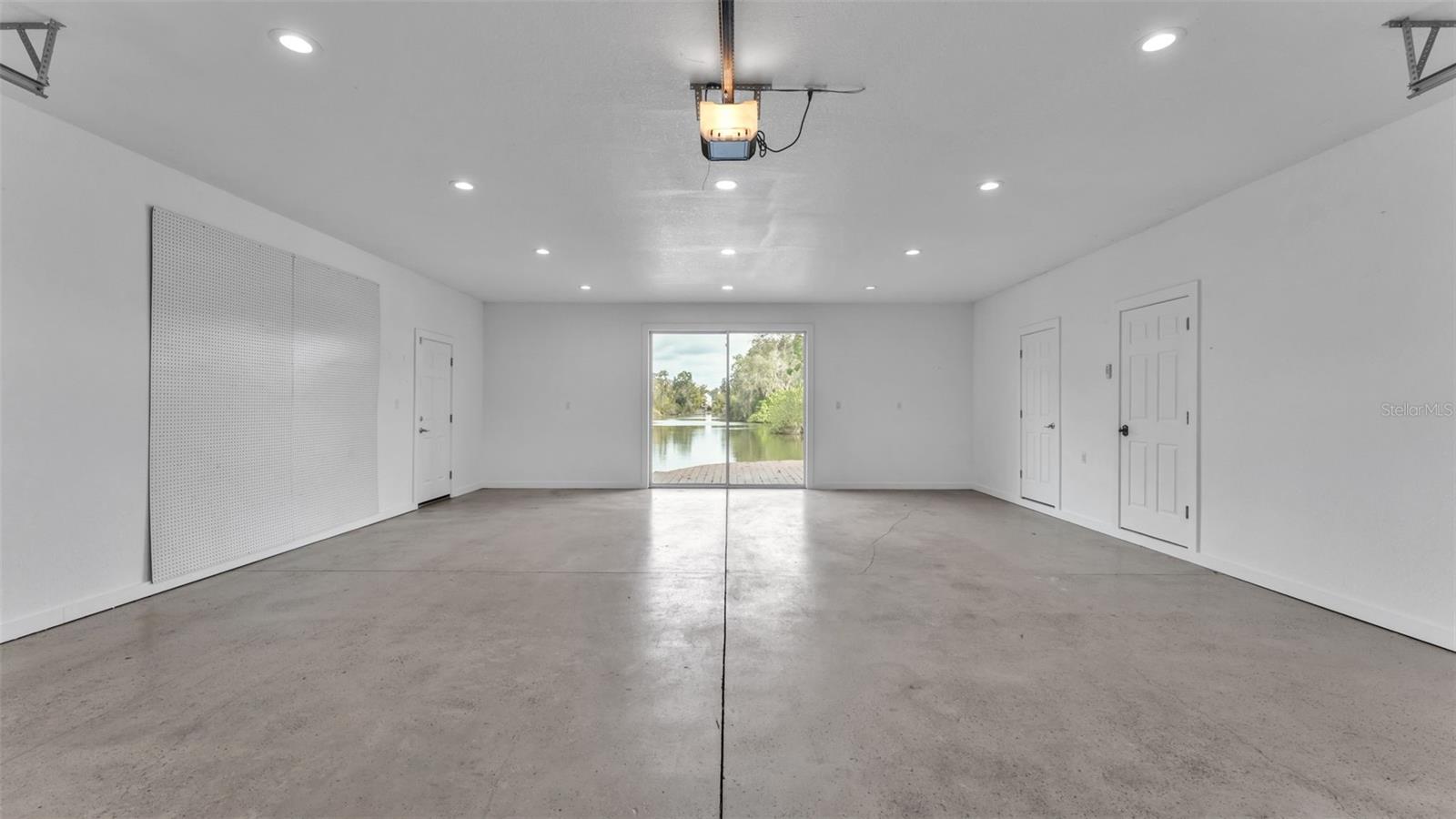 MOUNTAIN LAKE - Residential