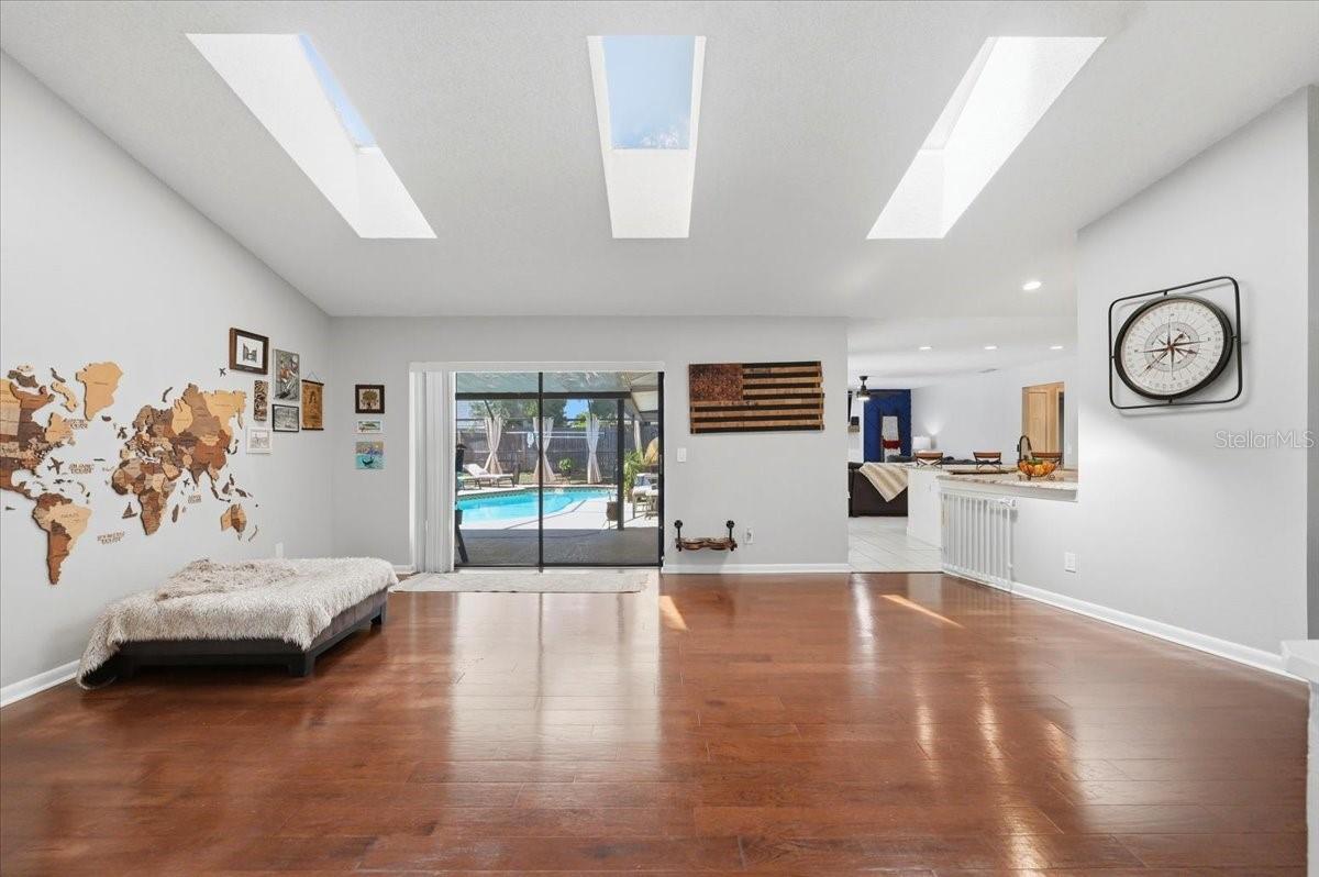 BLOOMINGDALE OAKS - Residential