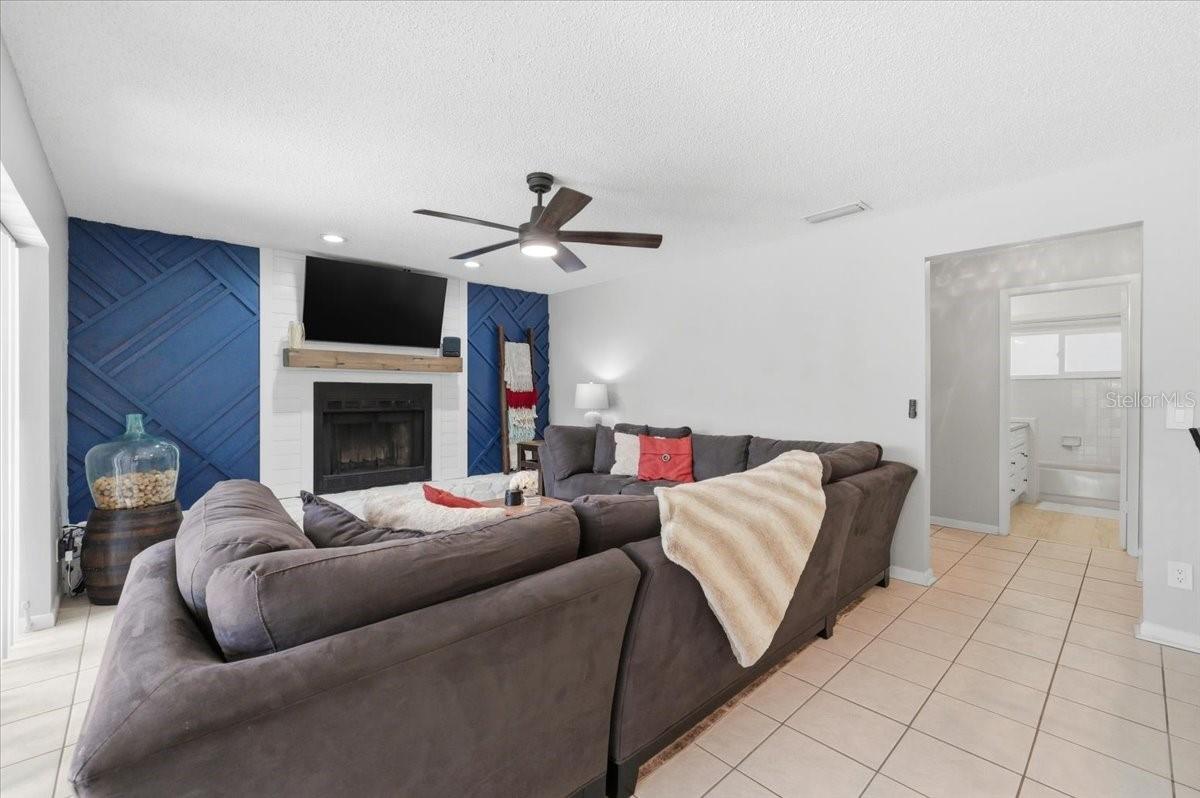 BLOOMINGDALE OAKS - Residential