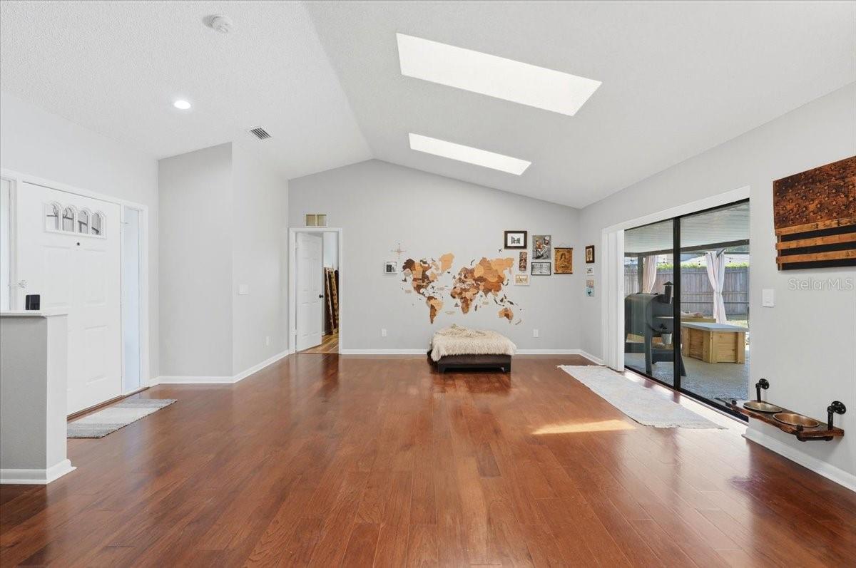 BLOOMINGDALE OAKS - Residential