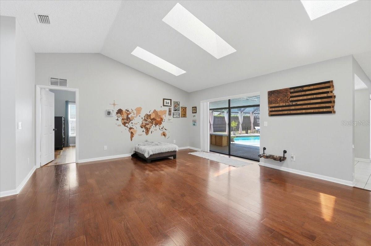 BLOOMINGDALE OAKS - Residential