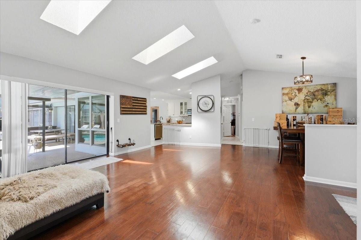 BLOOMINGDALE OAKS - Residential