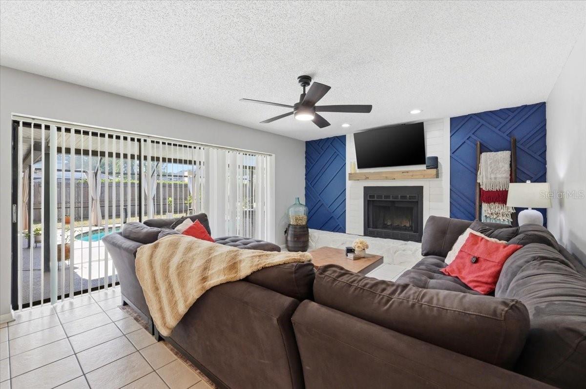 BLOOMINGDALE OAKS - Residential