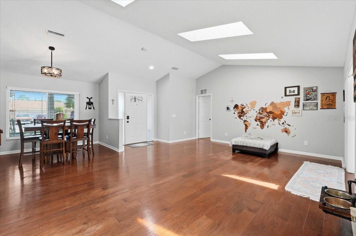 BLOOMINGDALE OAKS - Residential