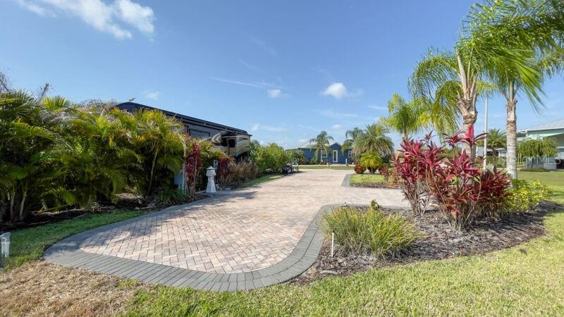 BAY LAKE RESIDENCE - Land