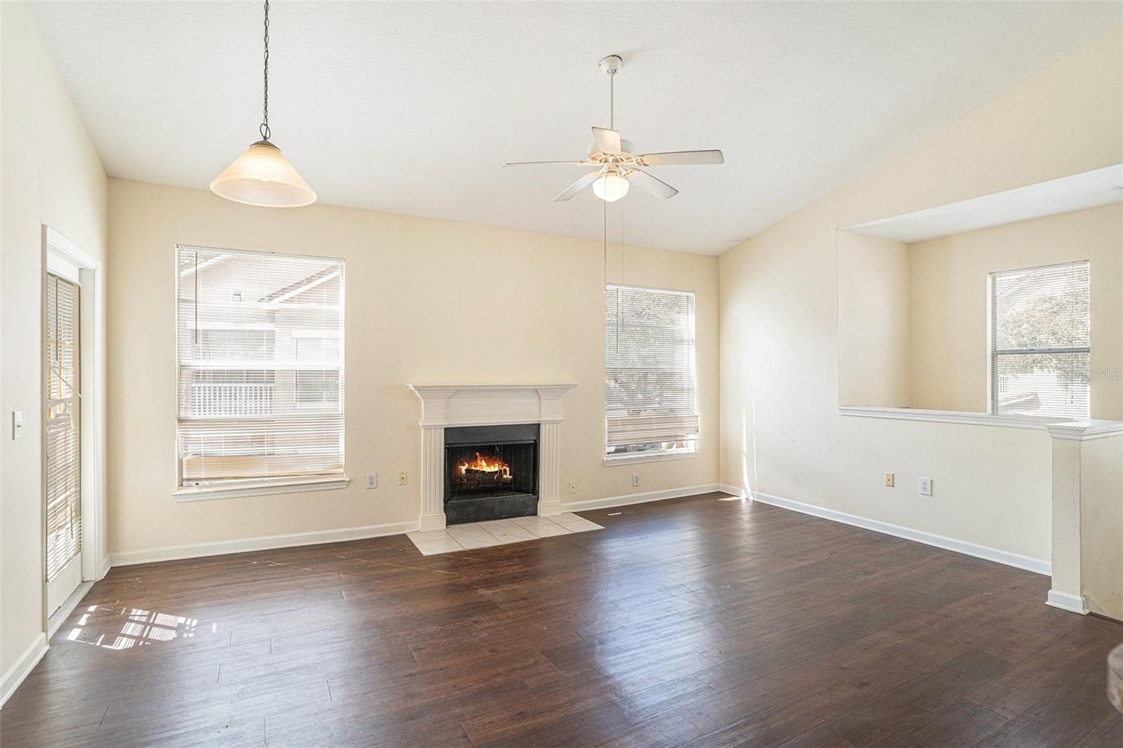 THE VILLAS CONDO - Residential