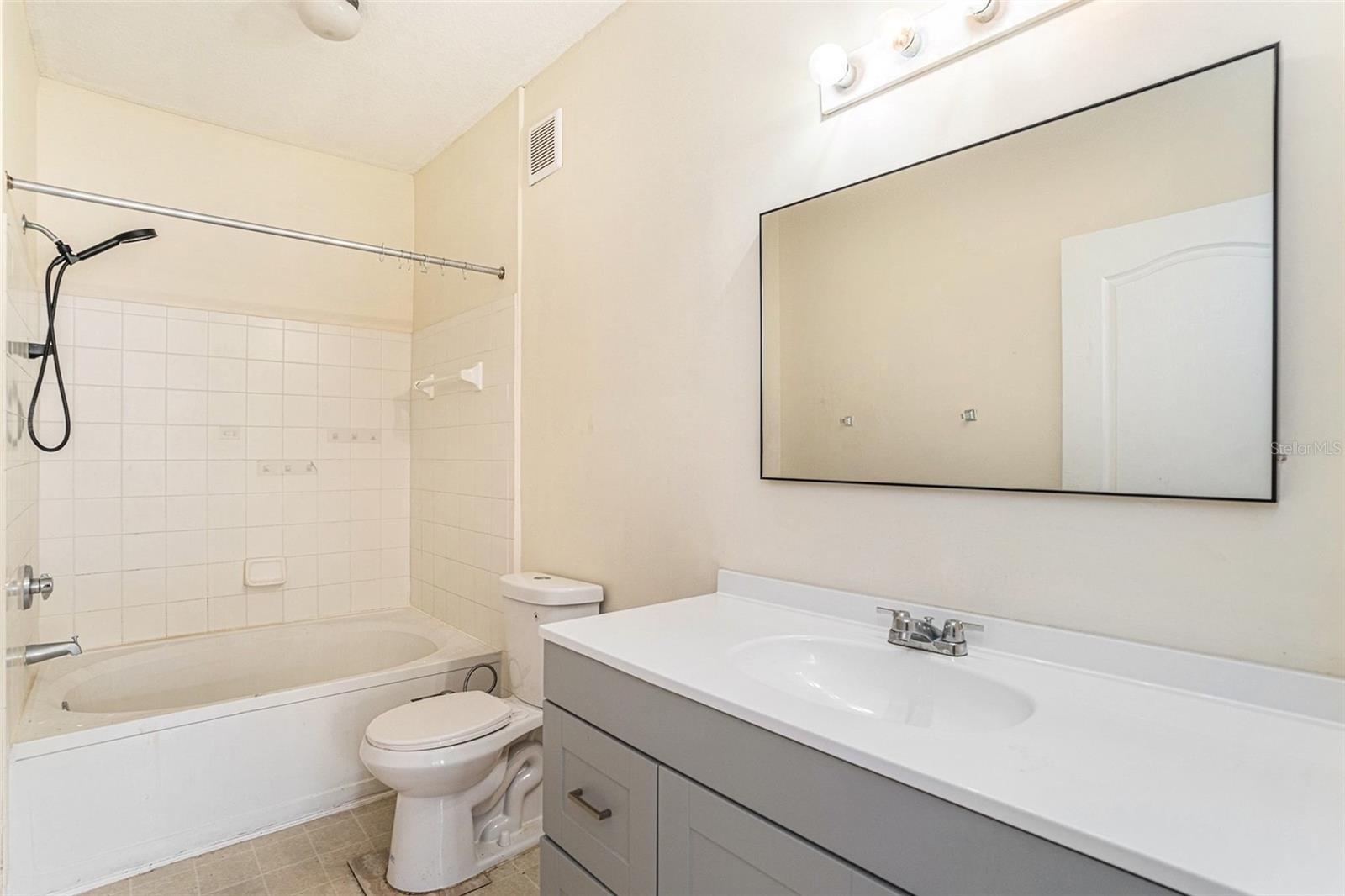 THE VILLAS CONDO - Residential