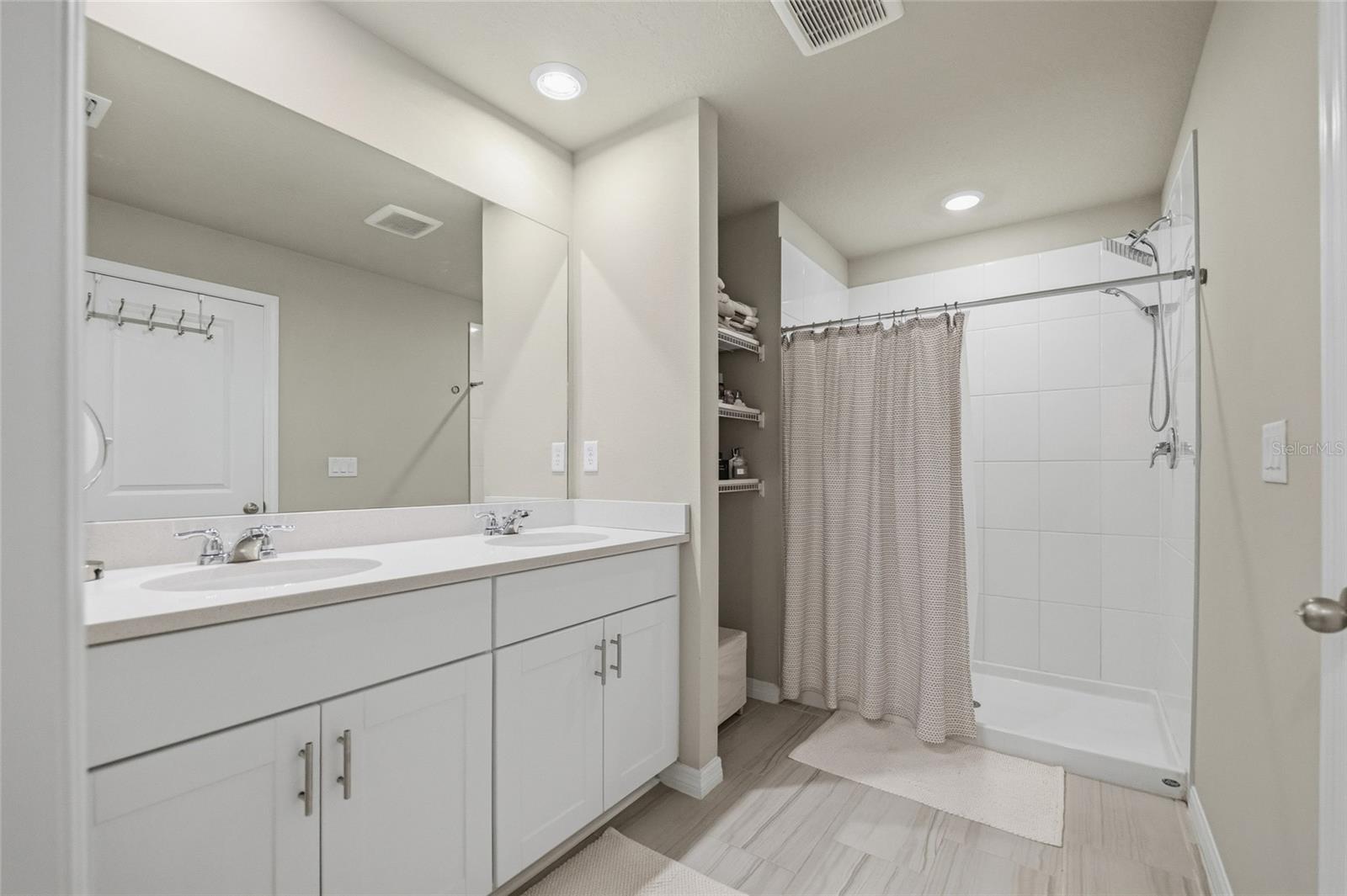 TOWNS/WATERGRASS - Residential