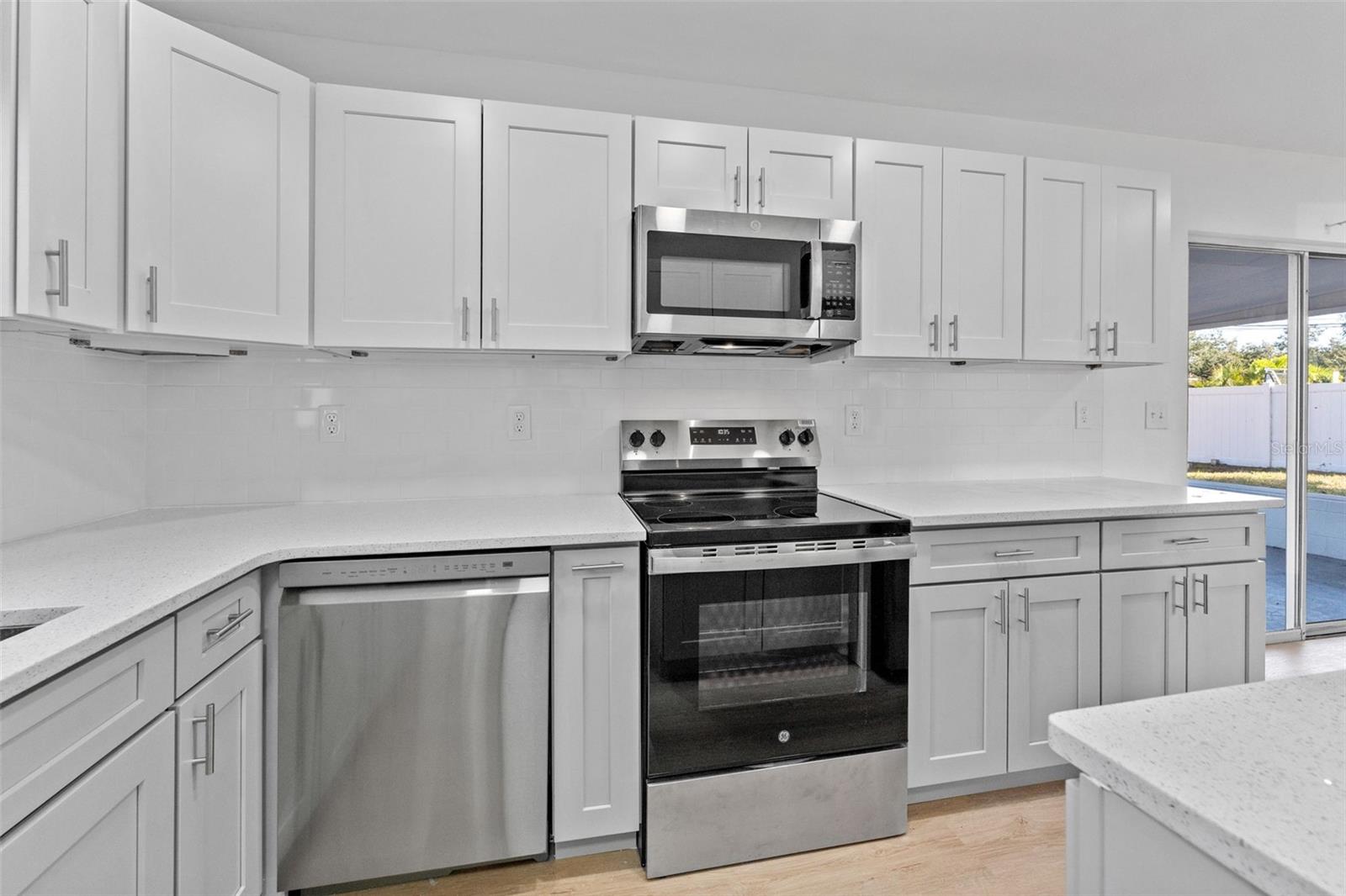 5739 DARTMOUTH AVENUE N