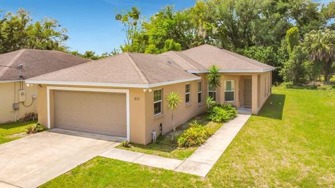 Photo of 810 Pecan Avenue, Sanford, FL 32771 (MLS # S5147165)