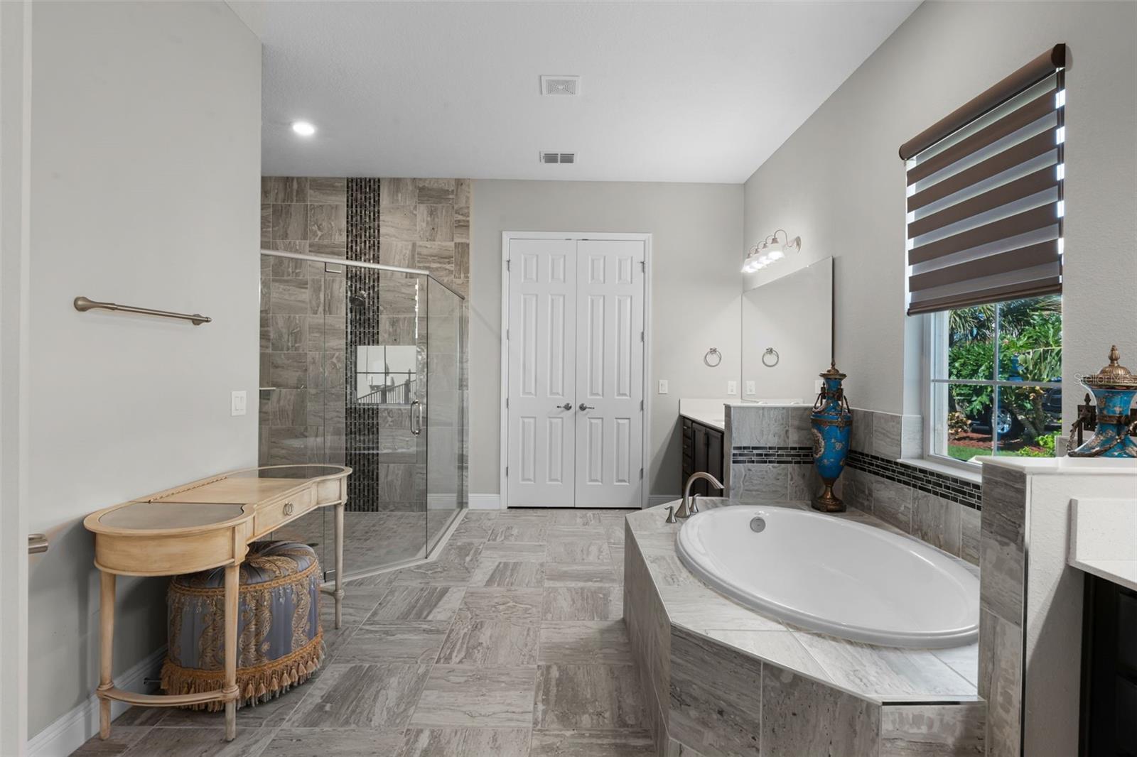 BELLALAGO PH 6H & 6I - Residential