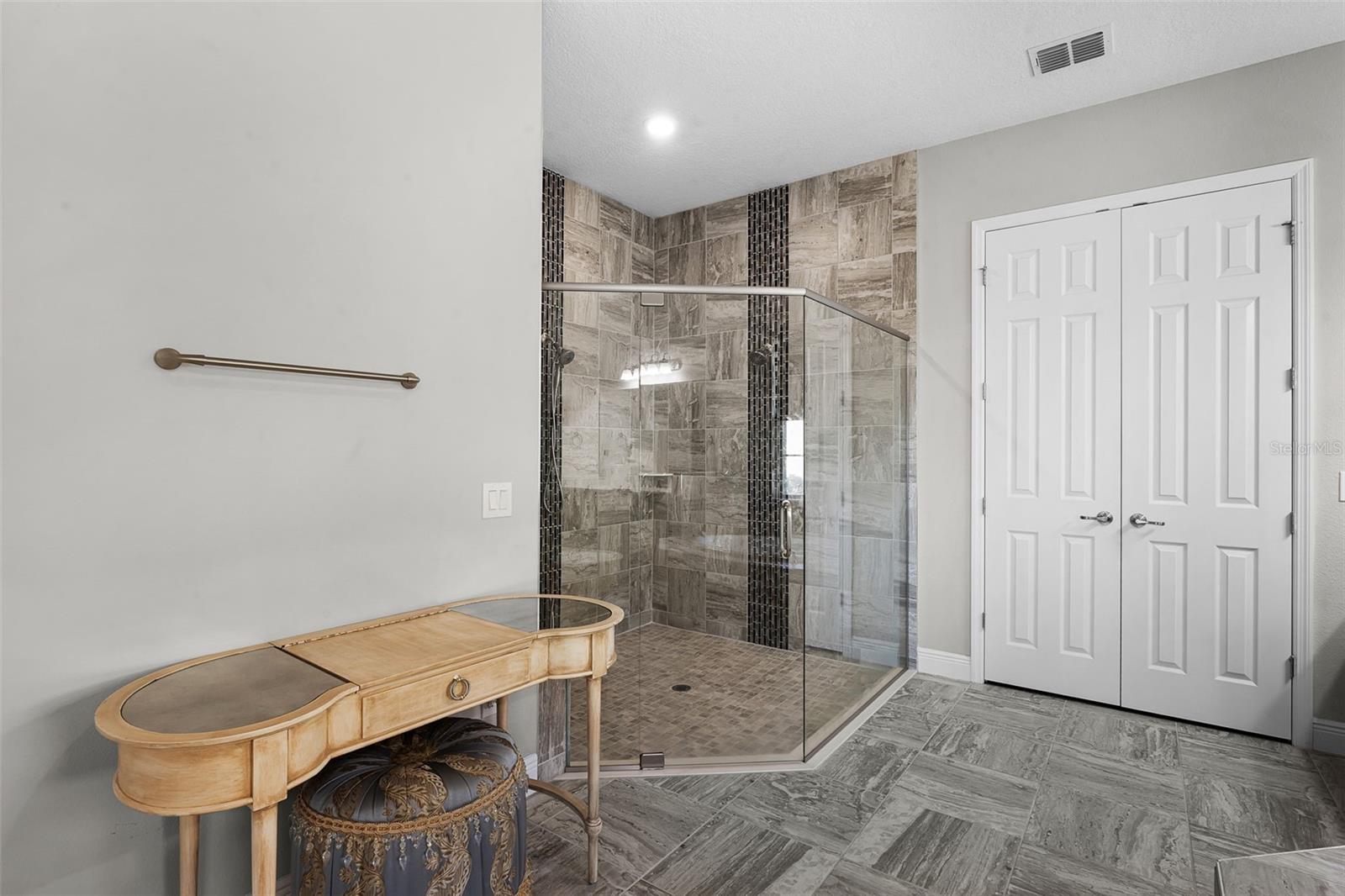 BELLALAGO PH 6H & 6I - Residential