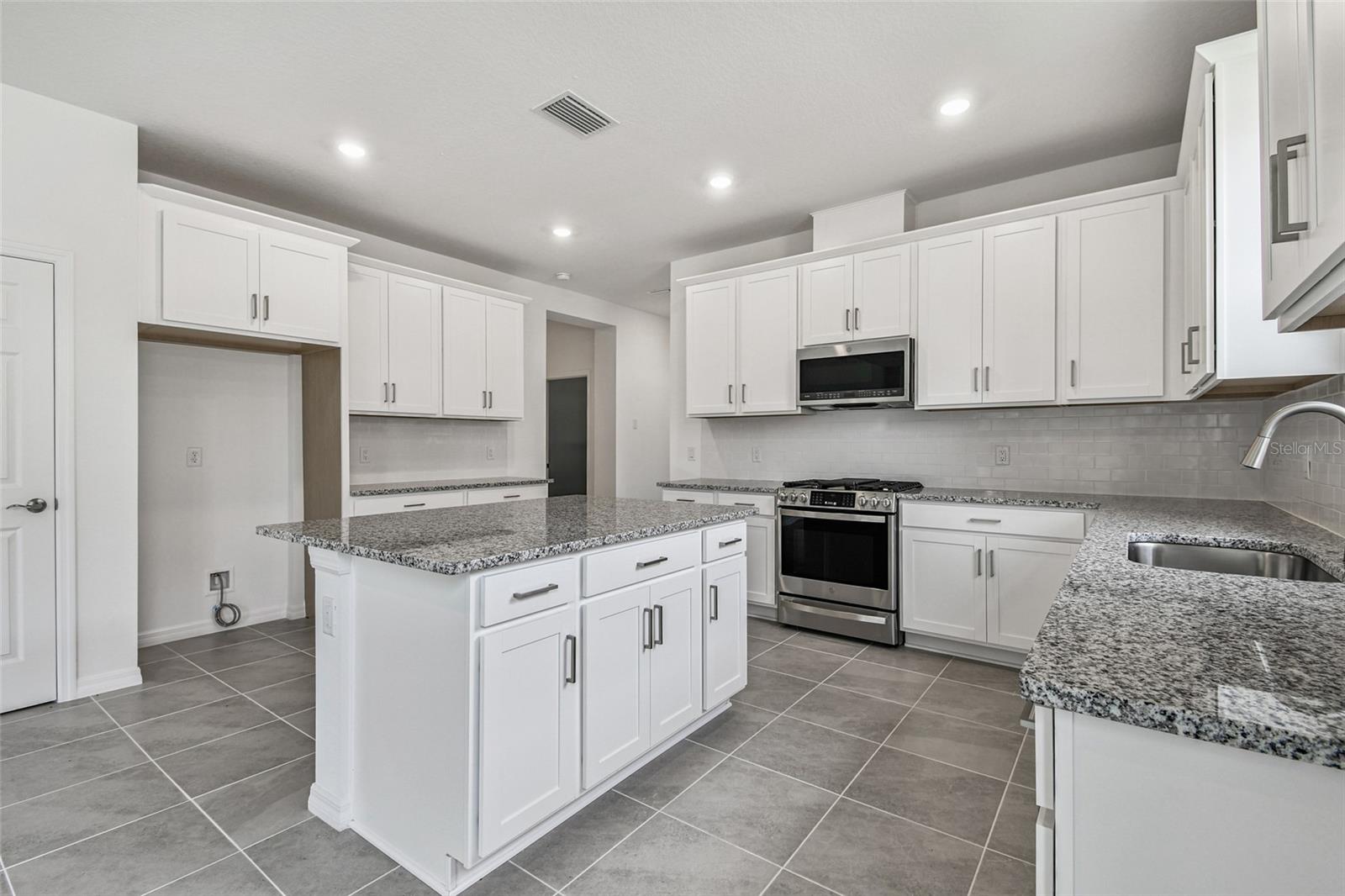 SWEETWATER VILLAS AT LAKEWOOD RANCH - Residential